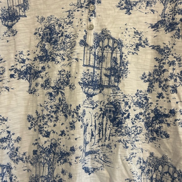 Chico's Victorian Floral Blue and White Size Small Short Sleeve Blouse - Picture 4 of 4